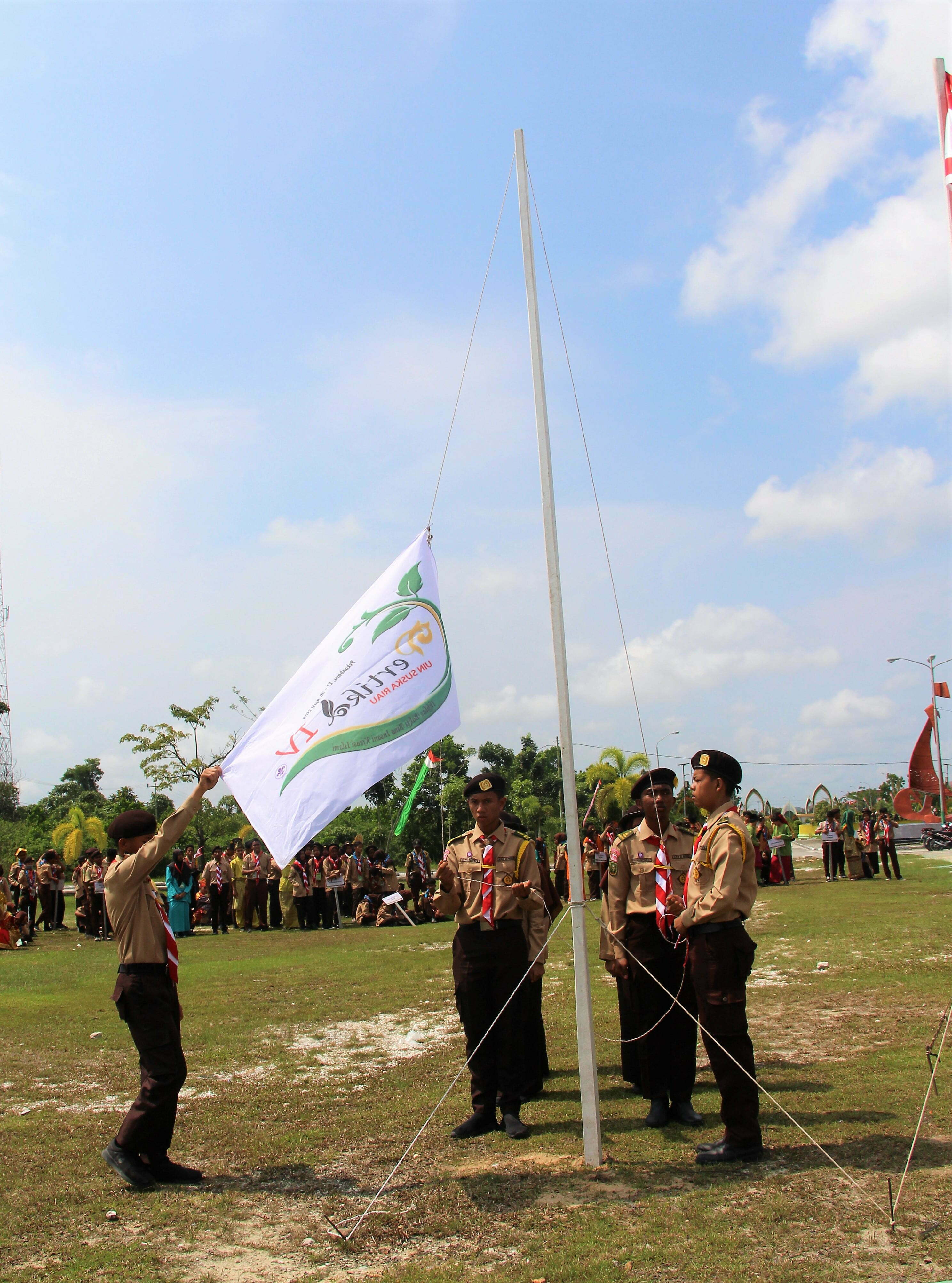 Turut hadir dalam kegiatan ini Rektor UIN Suska Riau yang diwakili oleh WR III UIN Suska Riau Drs H Promadi MA Ph D Kwartir Daerah 04 Gerakan Pramuka