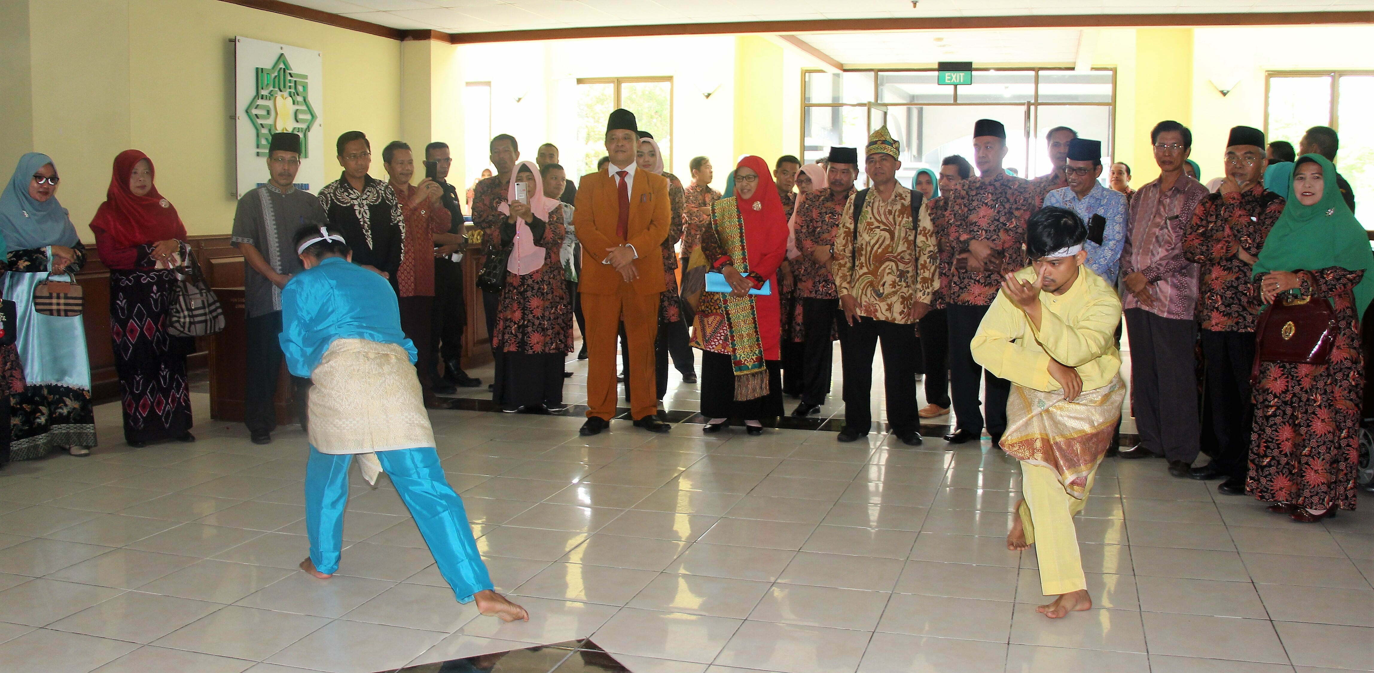 untuk mencampai Visi Rektor “Menjadikan Universitas Islam Negeri Sultan Syarif Kasim Riau berakreditasi unggul A Program Studi dan Institusi”
