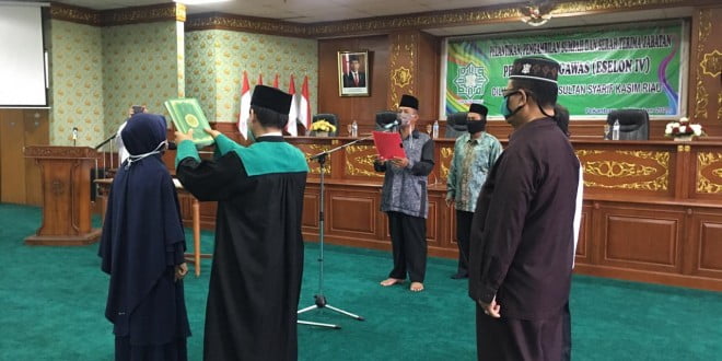 REKTOR UIN SUSKA RIAU LANTIK PEJABAT ESELON IV