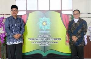 Foto bersama Dekan FTK  UIN Suska Riau dan Keyua STAI Hubuulwatahan Duri
